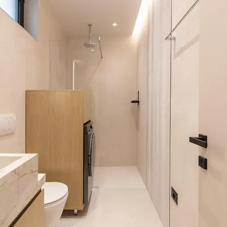 Inn, New Bazaar * Tiran